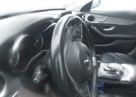 2015 Mercedes-Benz C 300 4Matic z USA, uszkodzony, nr VIN 55SWF4KB9FU072449